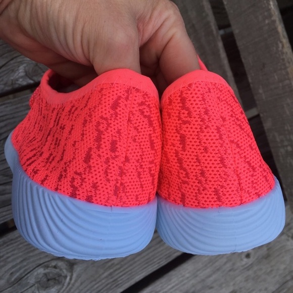 SZ 7 ONLY๐HP5โฃ๐Neon Pink Flyknit Sneakers! NEW! - Picture 5 of 6